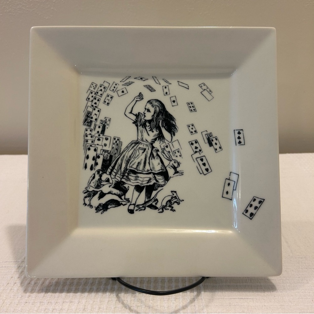 Fishs Eddy Alice in Wonderland Deck of Cards 9” Porcelain Square Plate HTF!